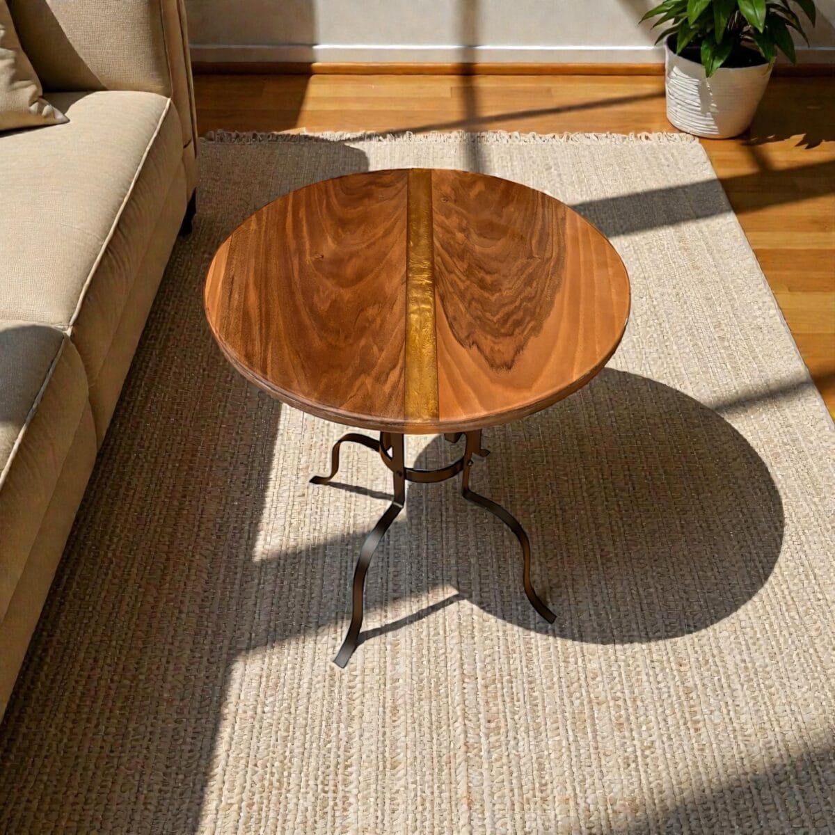 Masif Ceviz & Altın Detaylı El Yapımı Yuvarlak Sehpa – Gold Line Designer Table - Görsel 2